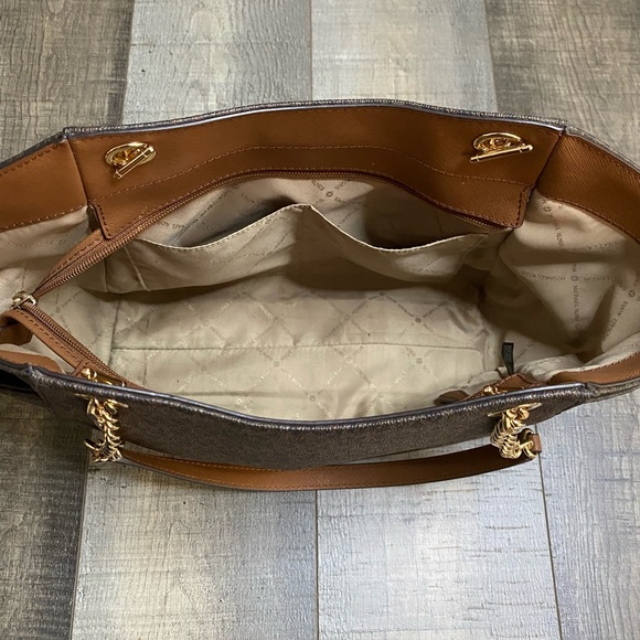 Michael Kors Jet Set Travel Chain Shoulder Tote - Picture 14 of 14